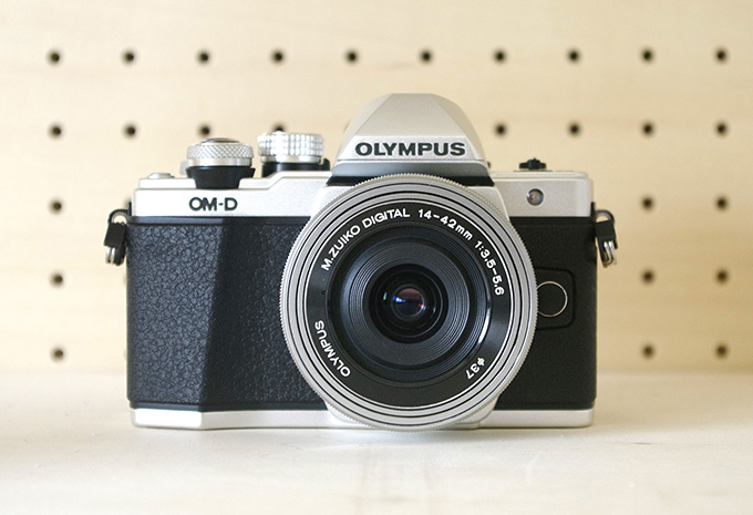 OLYMPUS OM-D E-M10MarkⅡ ミラーレス一眼-